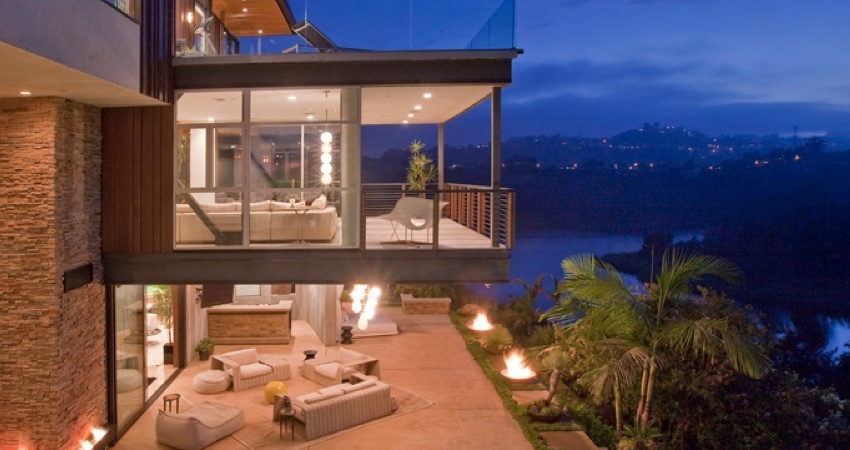 Hollywood-cantilevered-deck